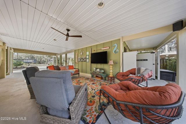 332 NE 40th Street, Oak Island, NC 28465