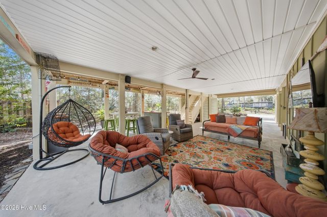 332 NE 40th Street, Oak Island, NC 28465