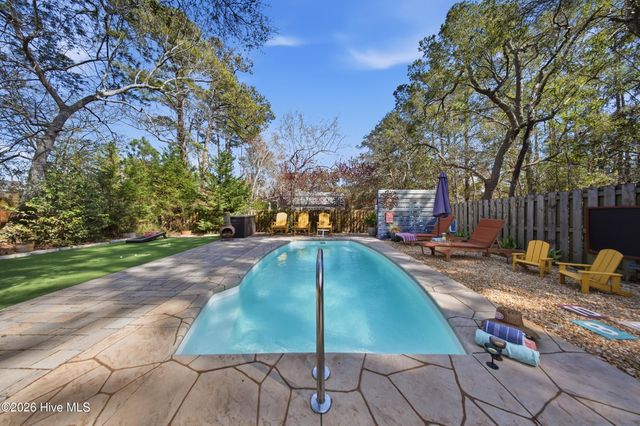 332 NE 40th Street, Oak Island, NC 28465