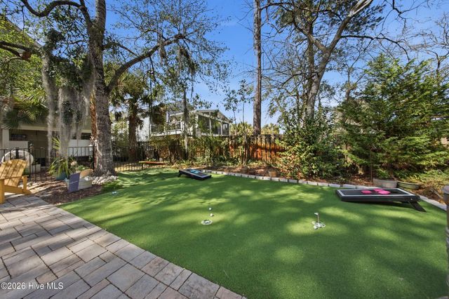 332 NE 40th Street, Oak Island, NC 28465