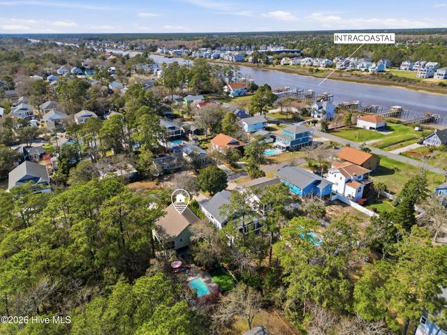 332 NE 40th Street, Oak Island, NC 28465