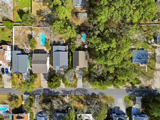 332 NE 40th Street, Oak Island, NC 28465
