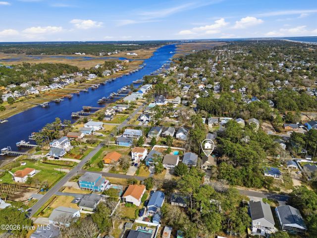 332 NE 40th Street, Oak Island, NC 28465