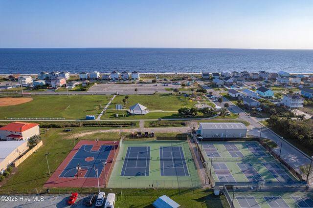 332 NE 40th Street, Oak Island, NC 28465