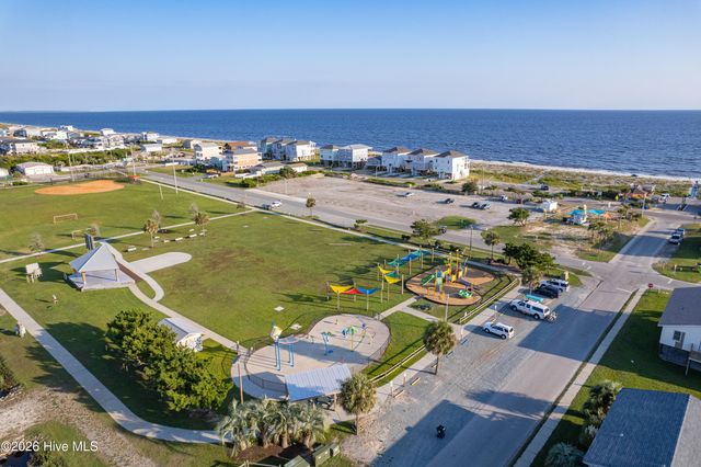 332 NE 40th Street, Oak Island, NC 28465