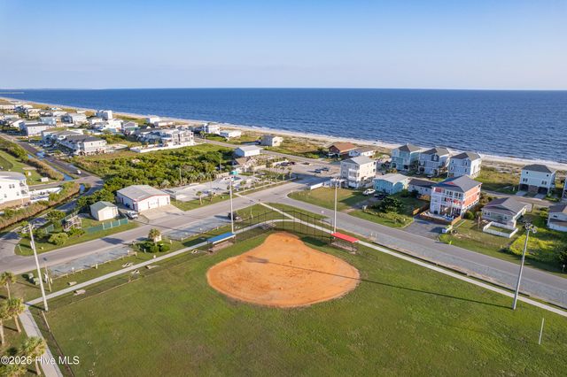 332 NE 40th Street, Oak Island, NC 28465