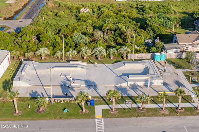 332 NE 40th Street, Oak Island, NC 28465