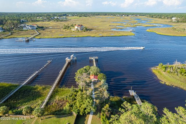 332 NE 40th Street, Oak Island, NC 28465