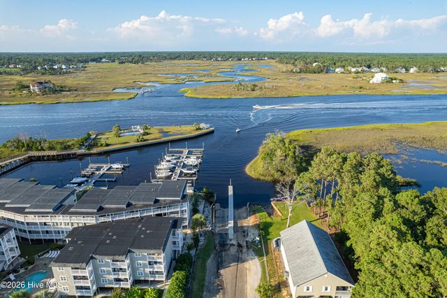 332 NE 40th Street, Oak Island, NC 28465