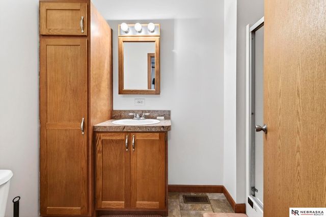 3982 S 151 Plaza, Omaha, NE 68144