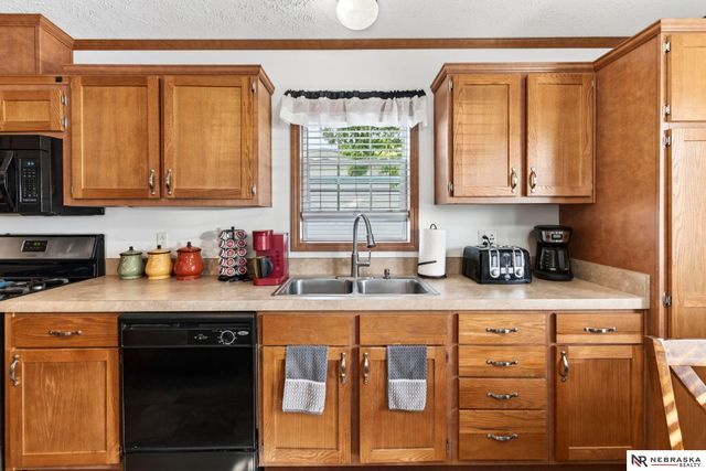 3982 S 151 Plaza, Omaha, NE 68144