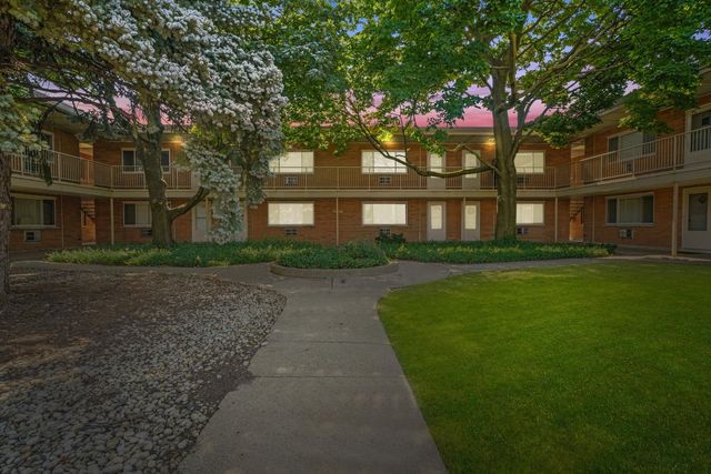 4211 W 95th Street 2D, Oak Lawn, IL 60453