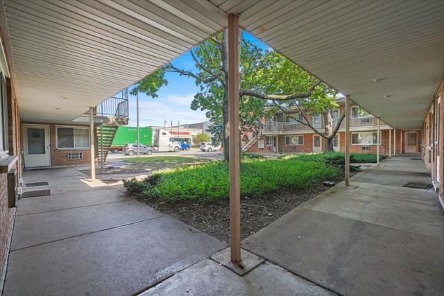4211 W 95th Street 2D, Oak Lawn, IL 60453