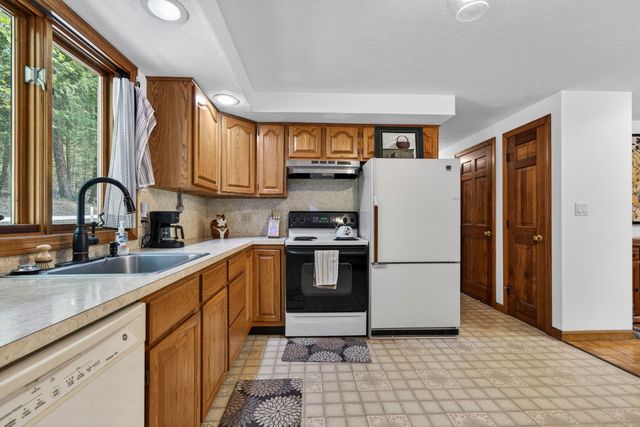 48 Queen Street, Boscawen, NH 03303