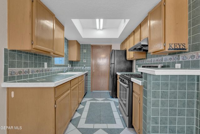 12176 JOSE CISNEROS Drive, El Paso, TX 79936