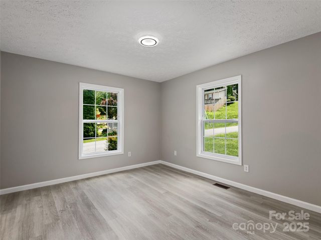 19 Cedar Street, Canton, NC 28716