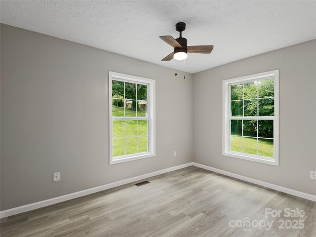19 Cedar Street, Canton, NC 28716