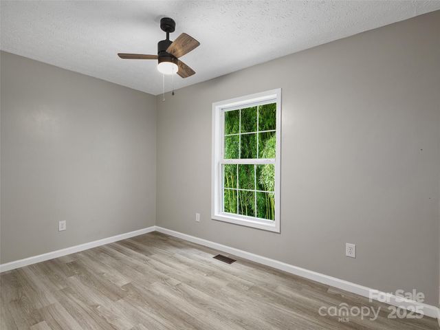19 Cedar Street, Canton, NC 28716