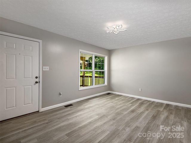 19 Cedar Street, Canton, NC 28716