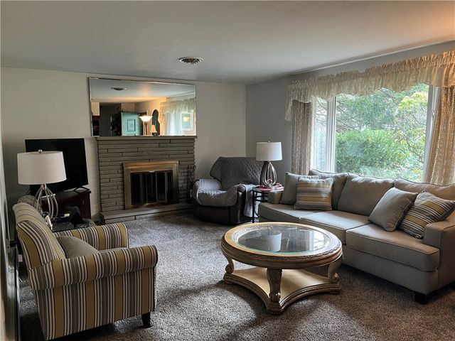 321817 Skidmore Dr, South Greensburg Boro, PA 15601