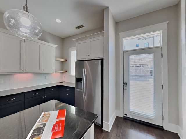 6813 Charlotte Pike Apt 11, Nashville, TN 37209