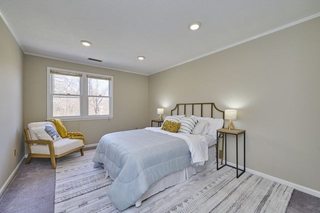 124 Tennis Plaza Rd 42, Dracut, MA 01826