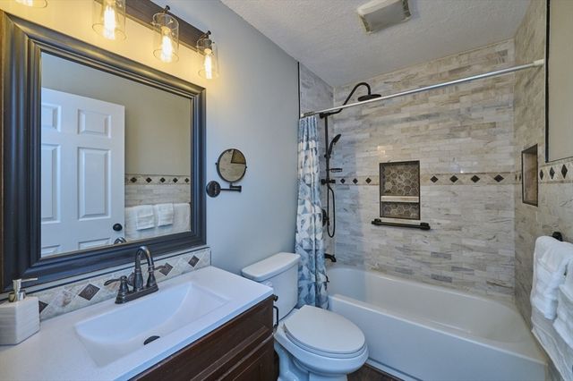 124 Tennis Plaza Rd 42, Dracut, MA 01826