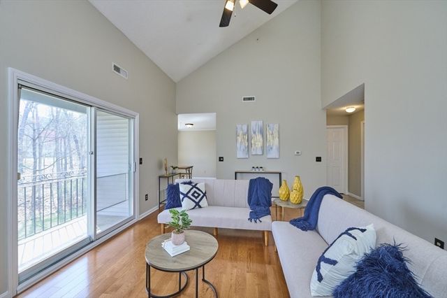 124 Tennis Plaza Rd 42, Dracut, MA 01826