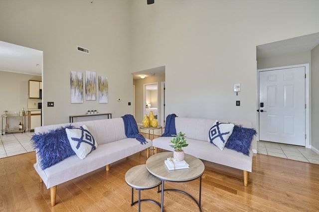 124 Tennis Plaza Rd 42, Dracut, MA 01826