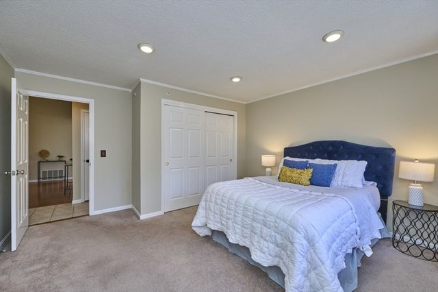 124 Tennis Plaza Rd 42, Dracut, MA 01826