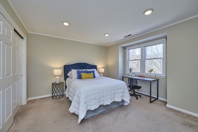 124 Tennis Plaza Rd 42, Dracut, MA 01826