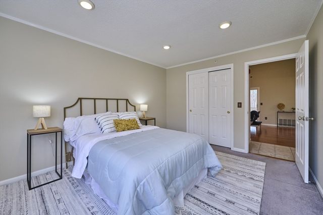 124 Tennis Plaza Rd 42, Dracut, MA 01826