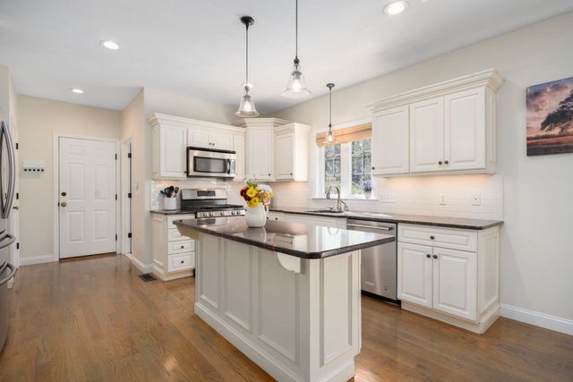 62 Pinsonnault Lane, North Attleboro, MA 02760