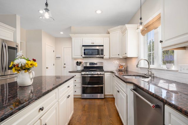 62 Pinsonnault Lane, North Attleboro, MA 02760