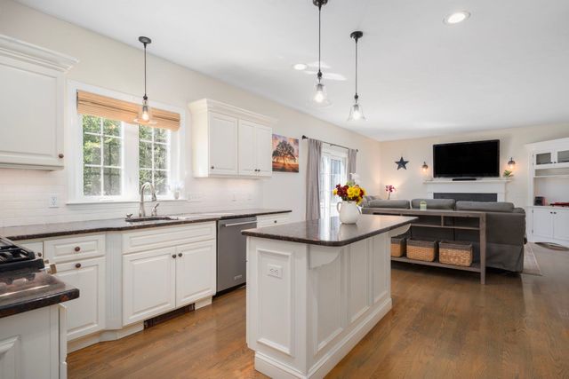 62 Pinsonnault Lane, North Attleboro, MA 02760