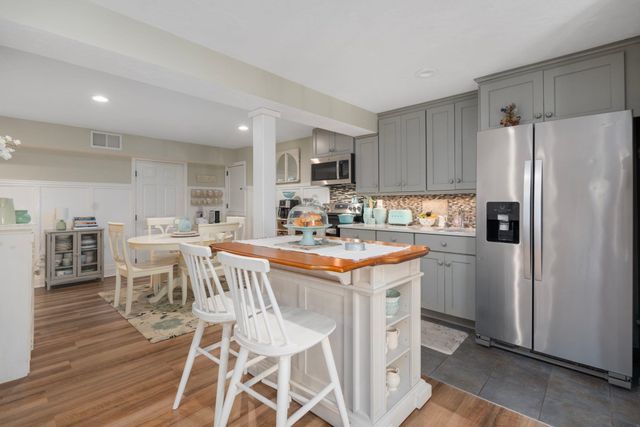 62 Pinsonnault Lane, North Attleboro, MA 02760