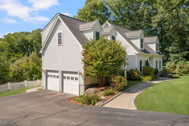 62 Pinsonnault Lane, North Attleboro, MA 02760