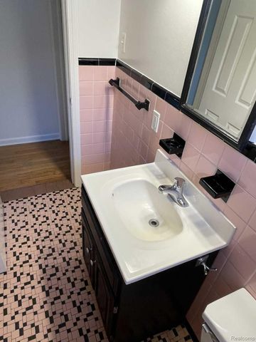 21607 Madison Street, St. Clair Shores, MI 48081