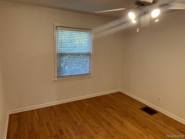 21607 Madison Street, St. Clair Shores, MI 48081