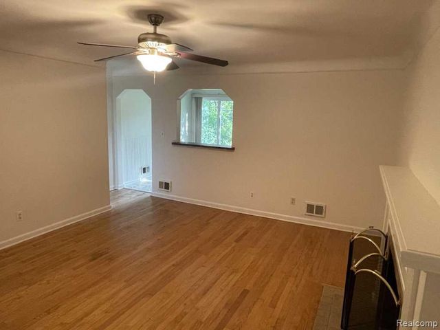 21607 Madison Street, St. Clair Shores, MI 48081