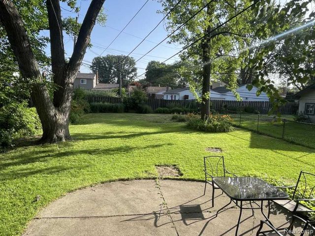 21607 Madison Street, St. Clair Shores, MI 48081