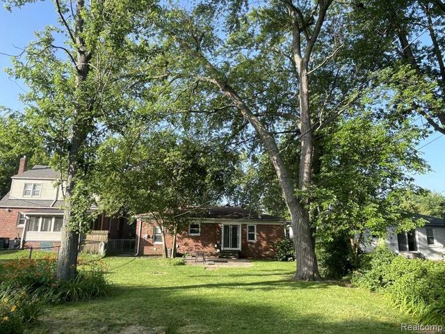 21607 Madison Street, St. Clair Shores, MI 48081
