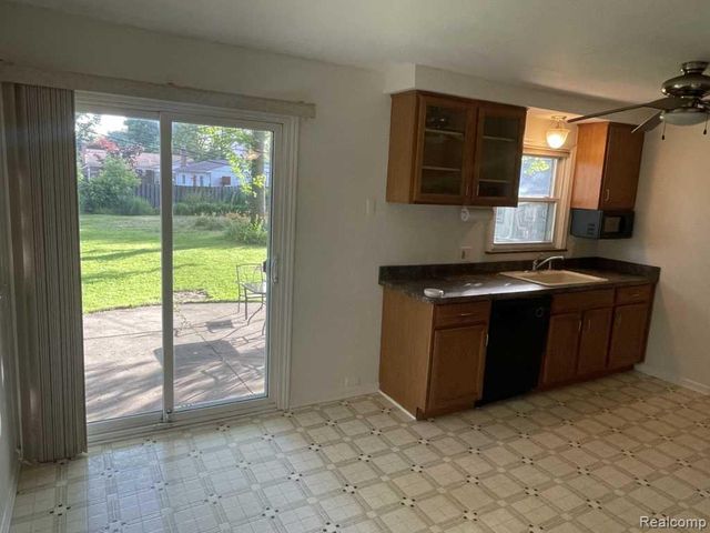 21607 Madison Street, St. Clair Shores, MI 48081