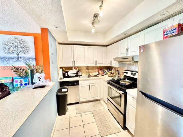 5570 NW 44th Street 408A, Lauderhill, FL 33319