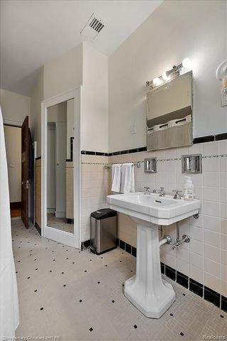 3417 Seminole Street, Detroit, MI 48214