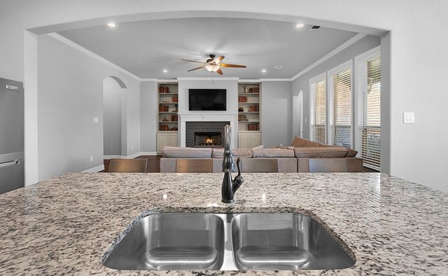 1085 Hesselridge Drive, Hewitt, TX 76643