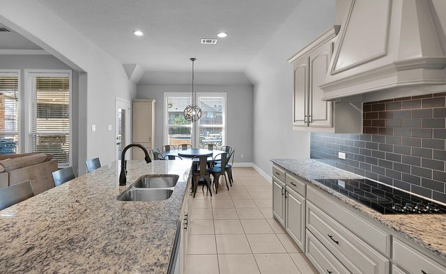 1085 Hesselridge Drive, Hewitt, TX 76643