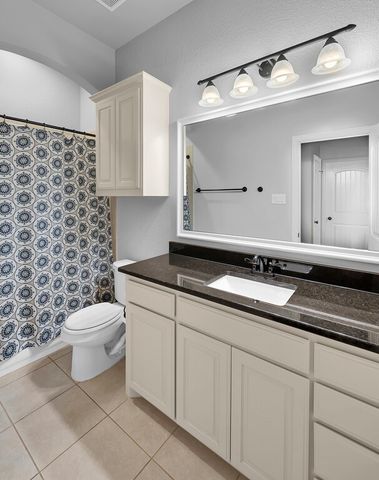 1085 Hesselridge Drive, Hewitt, TX 76643