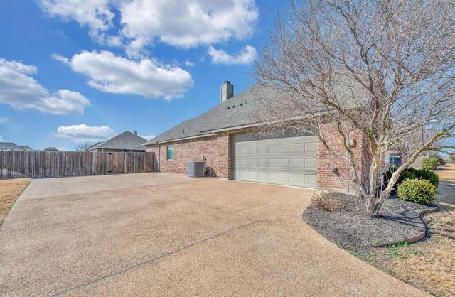 1085 Hesselridge Drive, Hewitt, TX 76643