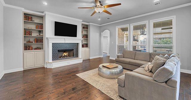 1085 Hesselridge Drive, Hewitt, TX 76643